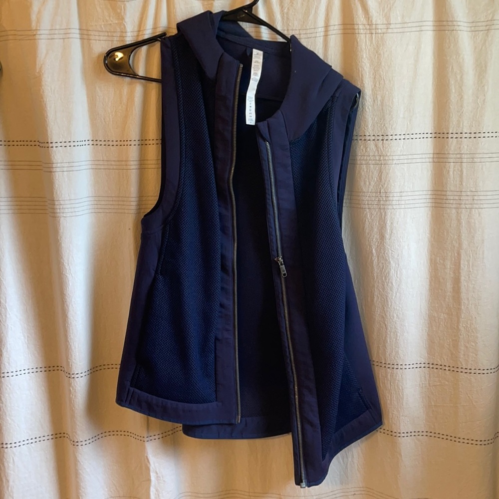 Lululemon The Spaces In Between Vest - image 1